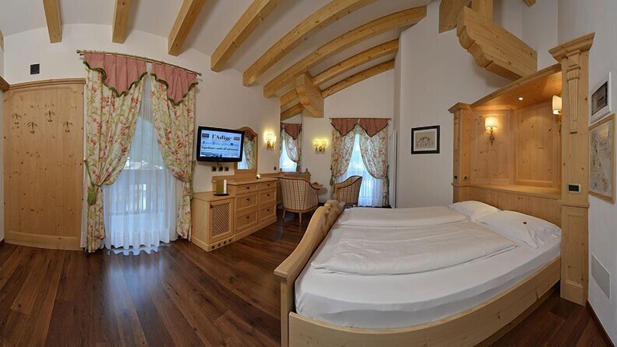 Hotel B&B Andreas Canazei Exterior foto